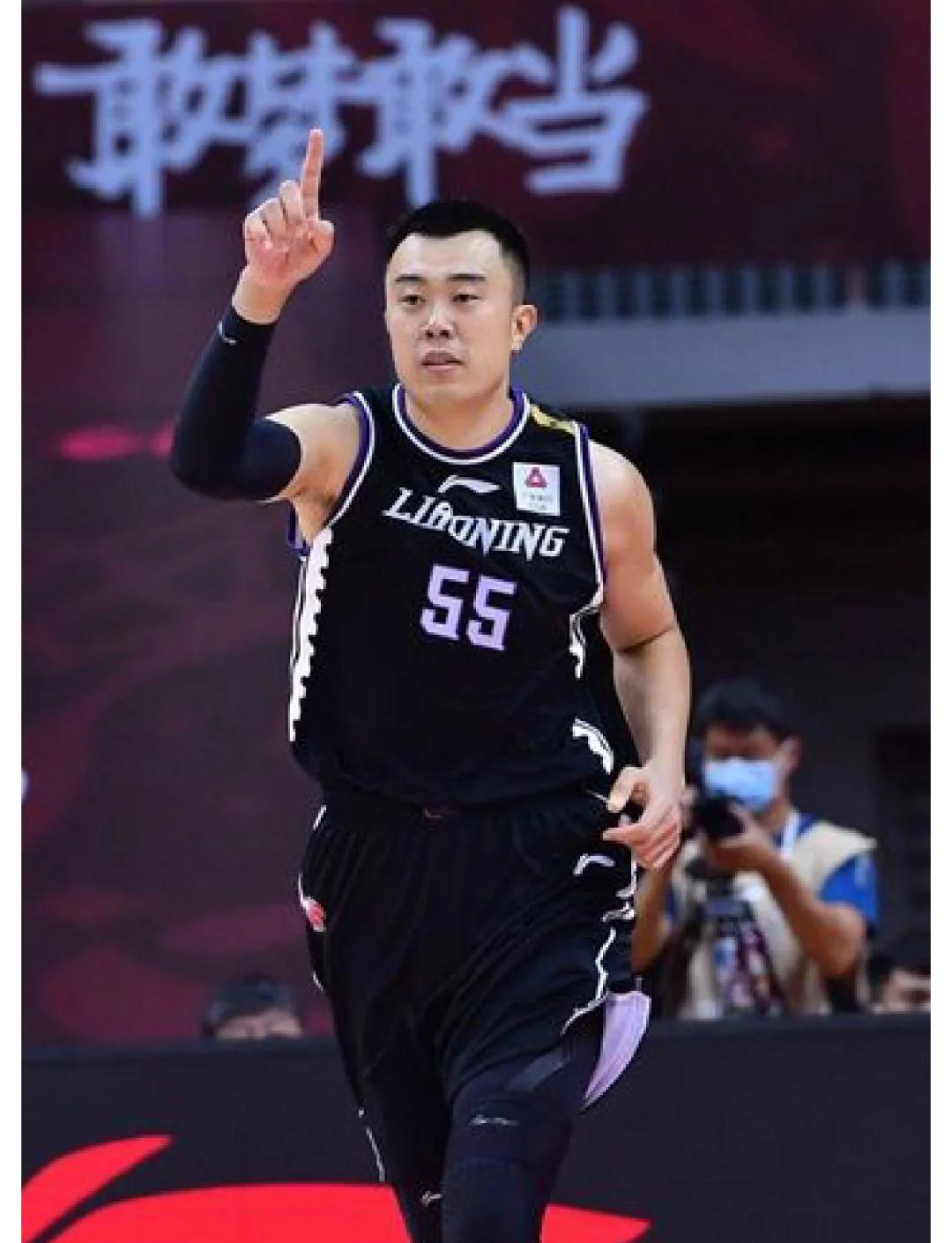 包含辽宁男篮客场大胜浙江，保持不败纪录的词条