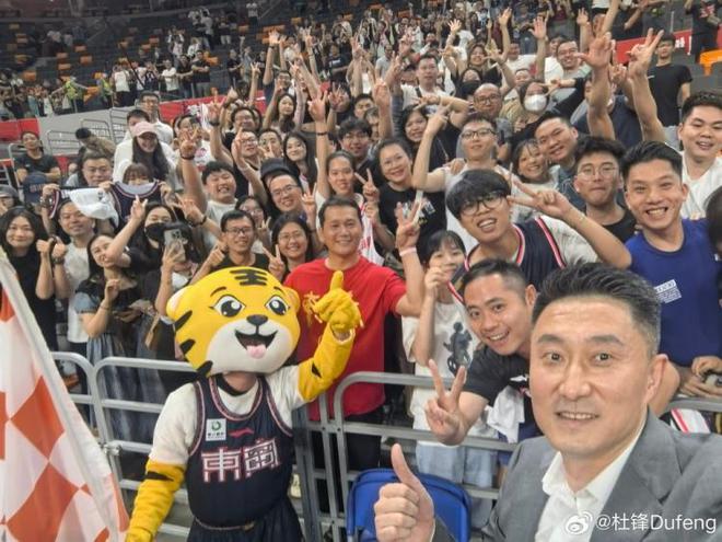 ld乐动体育直播-关于主场球迷互动热烈，气氛火爆欢快的信息